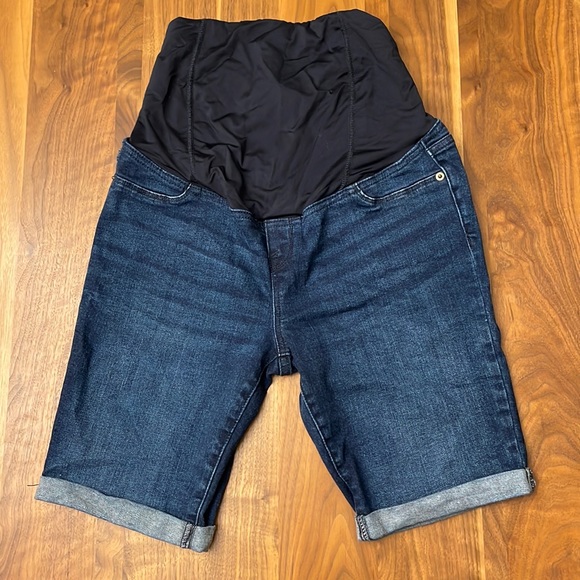 Isabel Maternity Bermuda Jean Shorts, Size 6 - Picture 1 of 3